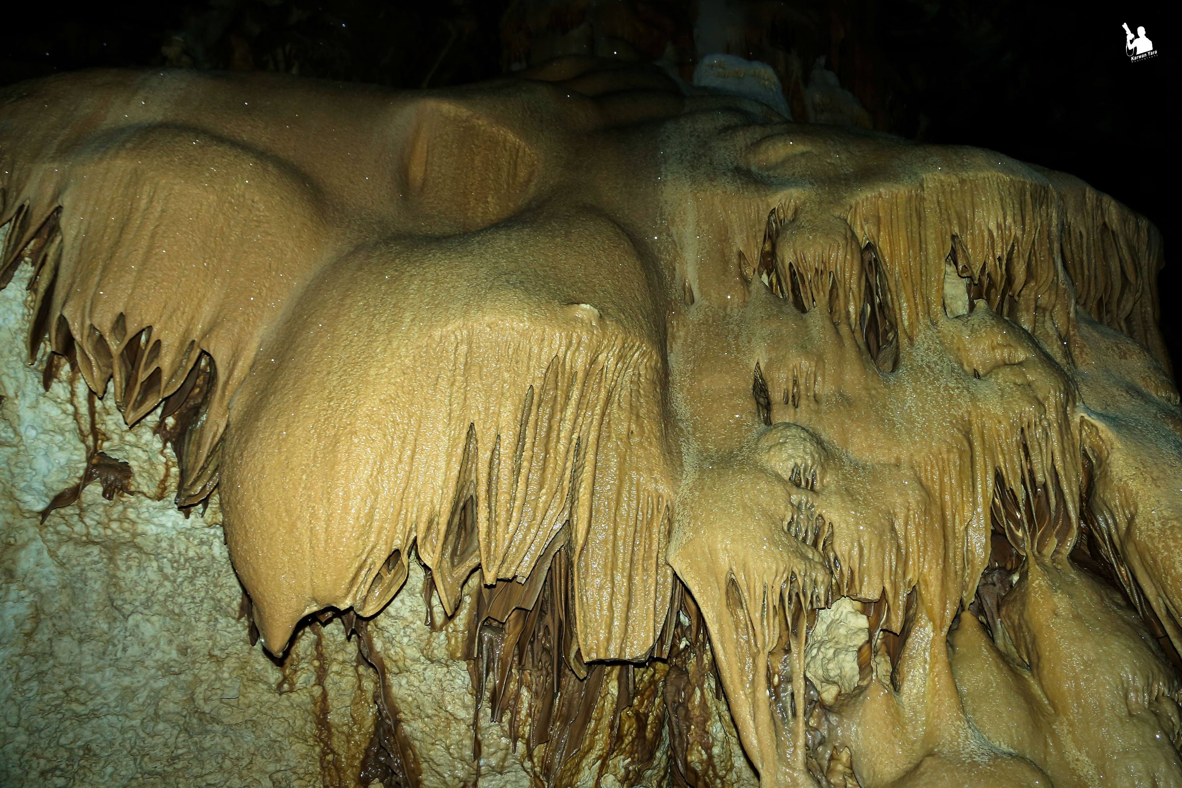 يقع كهف كونبا في جبل كولان على مقربة من بلدة دربنديخان ضمن محافظة السليمانية بإقليم كوردستان